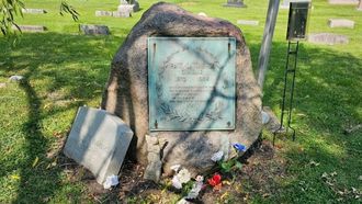 Grave stone at Woodland Cemetery